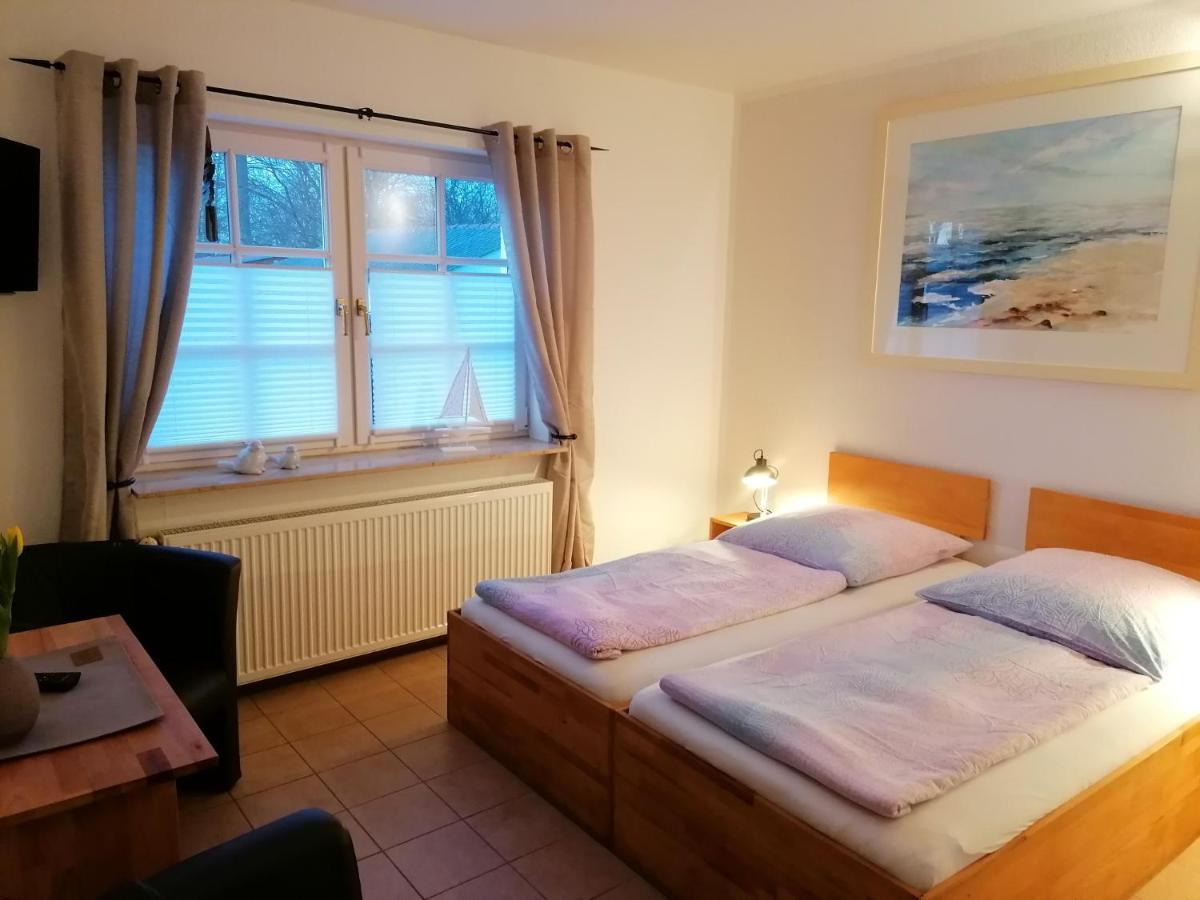 Boddenhus Auf Ruegen - Ferienwohnungen Und Pension Rappin Екстериор снимка
