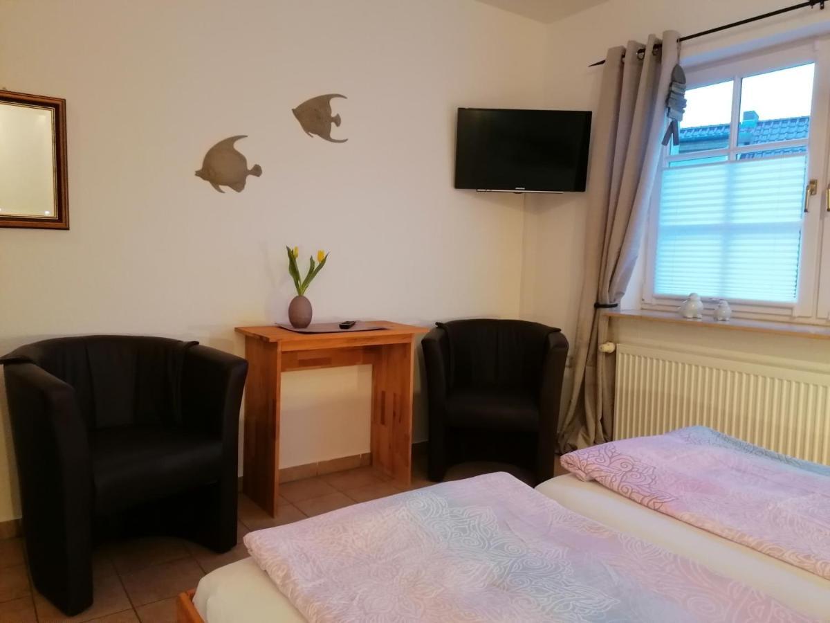 Boddenhus Auf Ruegen - Ferienwohnungen Und Pension Rappin Екстериор снимка