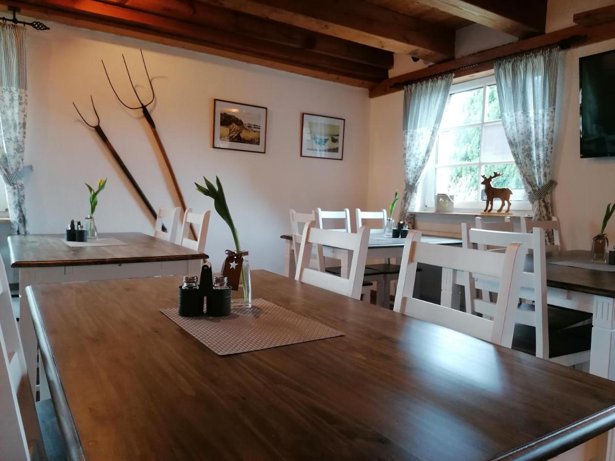 Boddenhus Auf Ruegen - Ferienwohnungen Und Pension Rappin Екстериор снимка