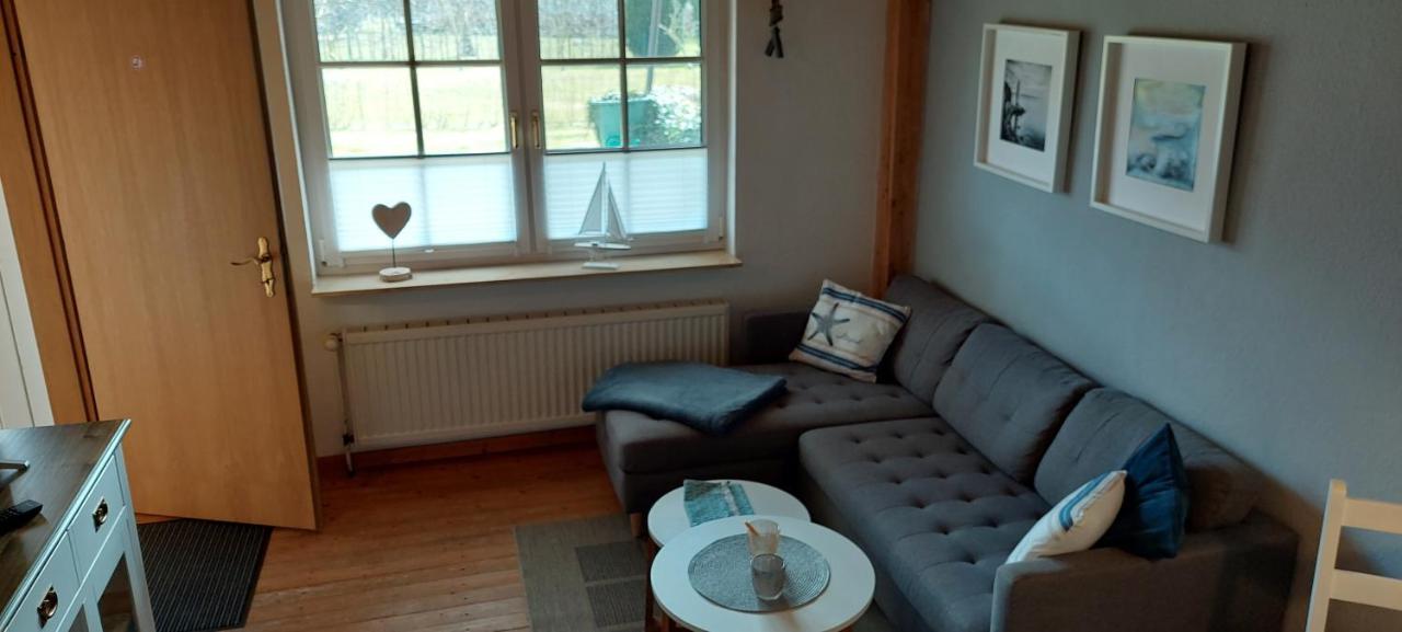 Boddenhus Auf Ruegen - Ferienwohnungen Und Pension Rappin Екстериор снимка