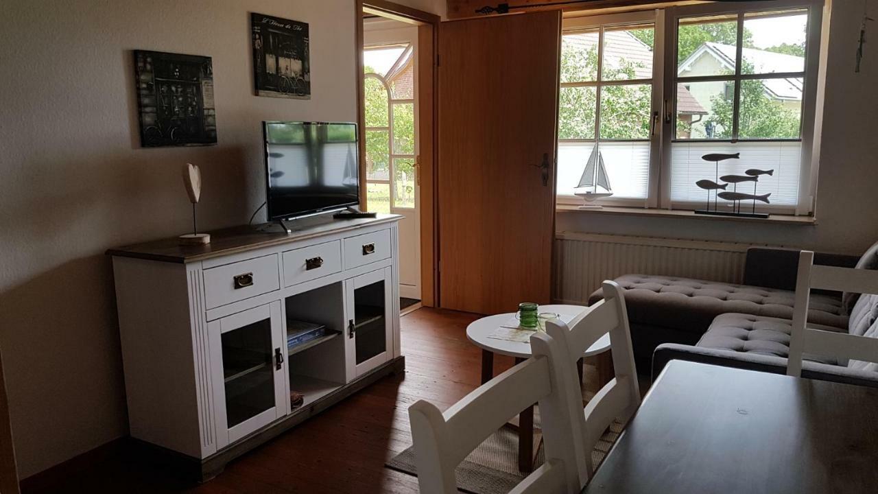Boddenhus Auf Ruegen - Ferienwohnungen Und Pension Rappin Екстериор снимка